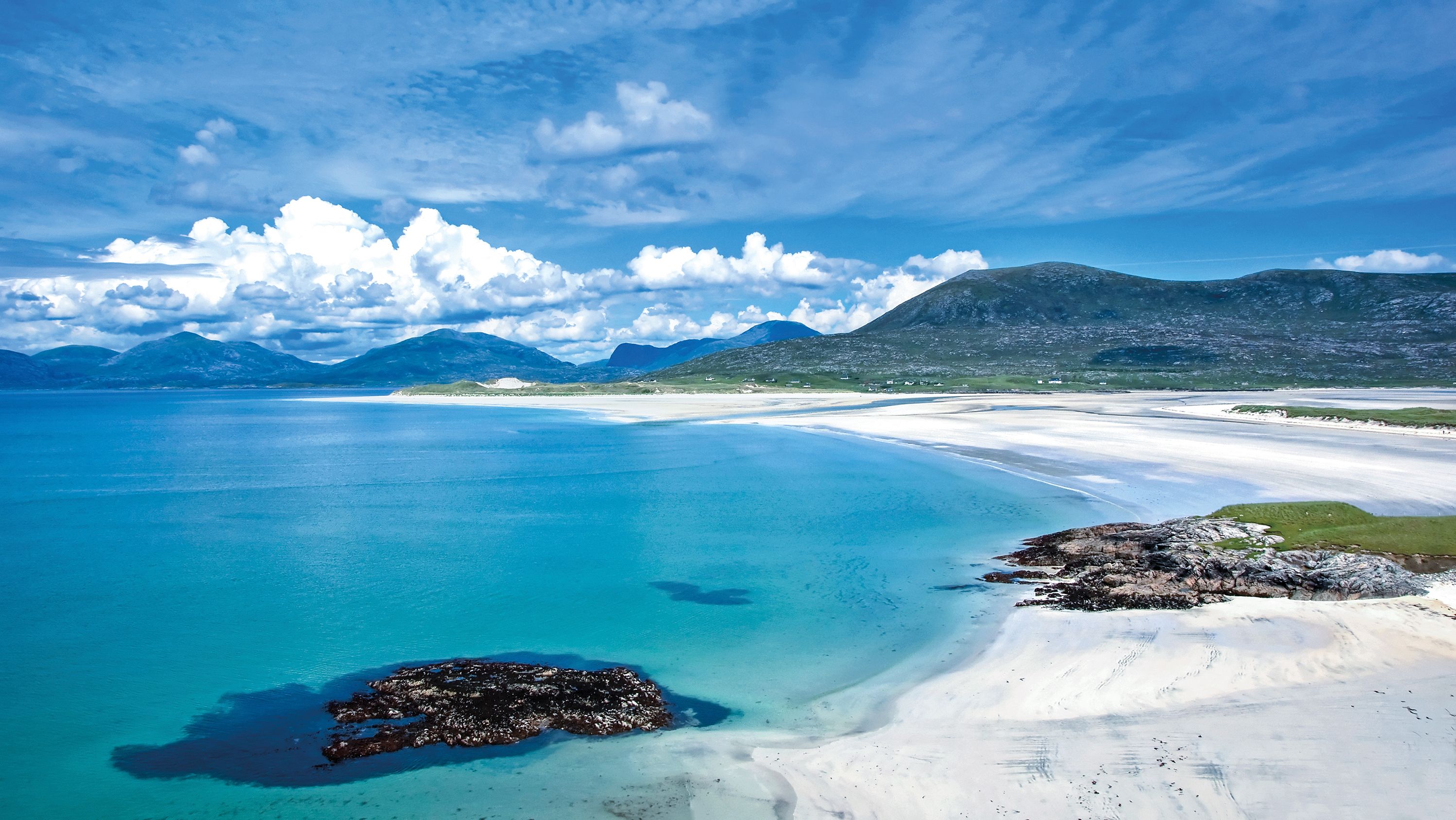 Scotland: A Grand Tour of the Outer Hebrides (B-S)