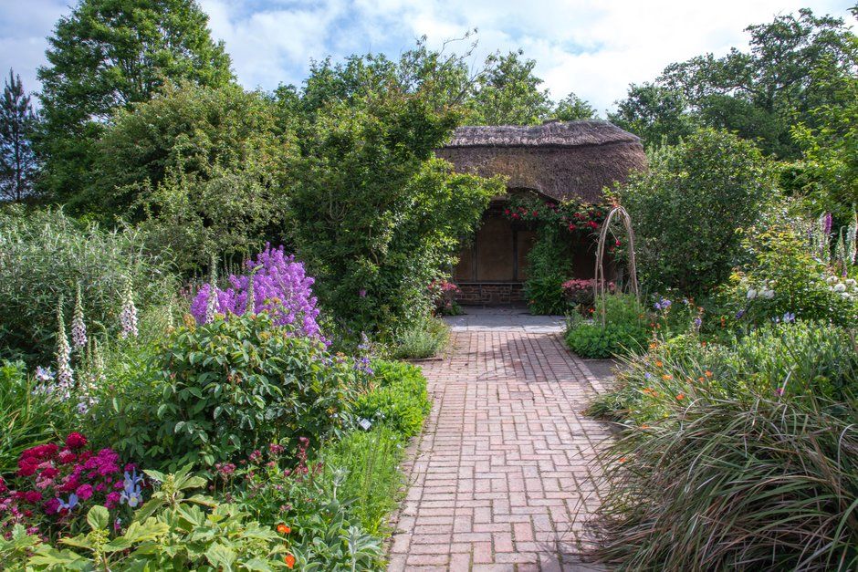 England: Spring Gardens of Devon