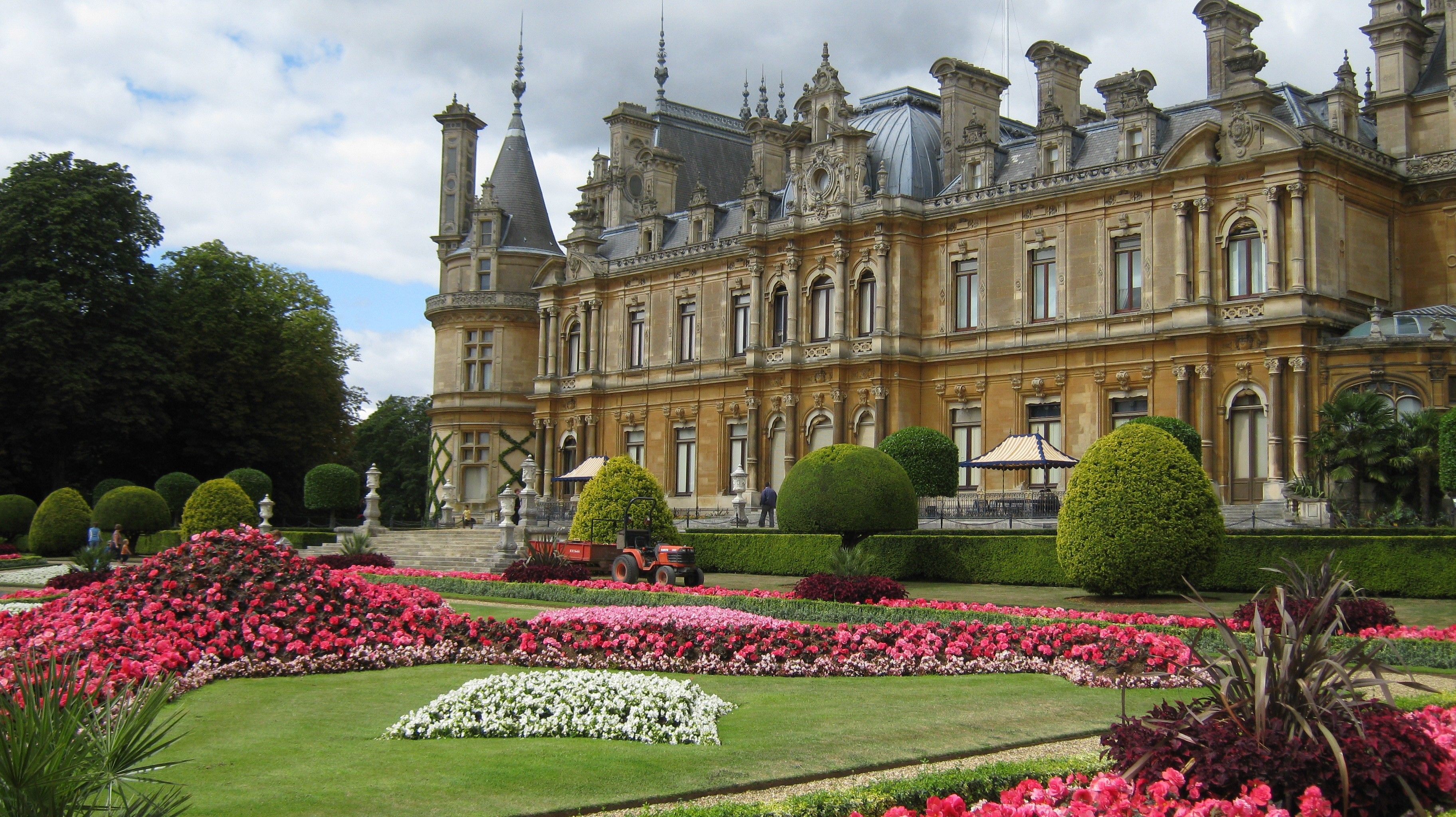 England: 'Rothschildshire' - The Vale of Aylesbury with Nicholas Merchant