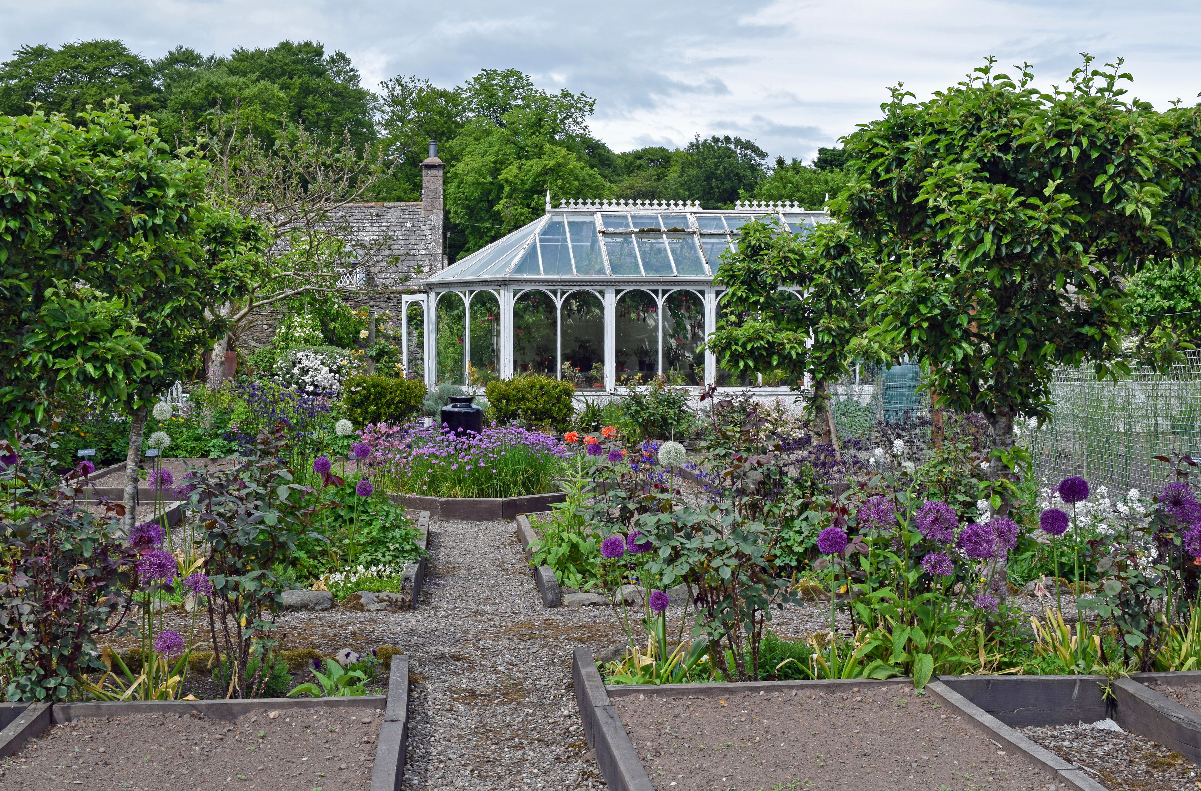 Scotland: Best of Angus Gardens